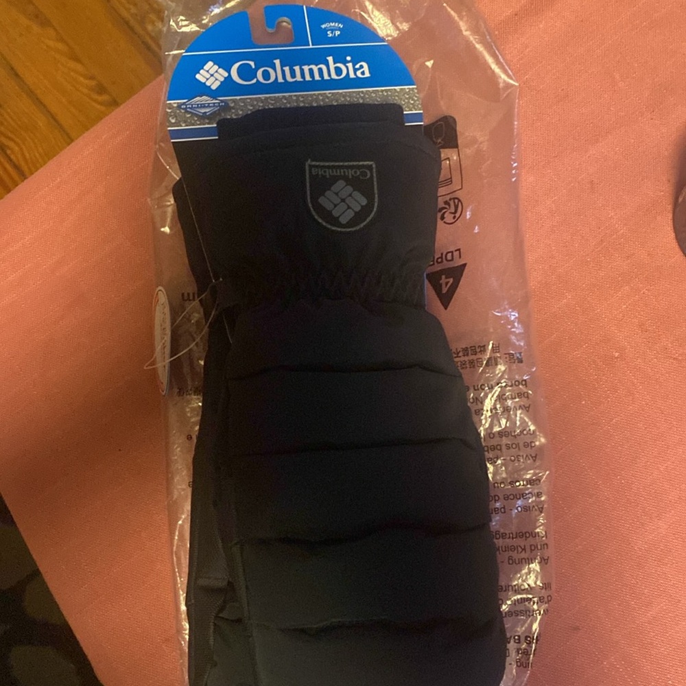 ❄️❄️❄️Columbia Women’s S/P Insulated Mittens…Black…Waterproof and Breathable…NWT